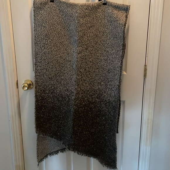 American Eagle Gray Scarf 22” x 75” - Picture 4 of 5